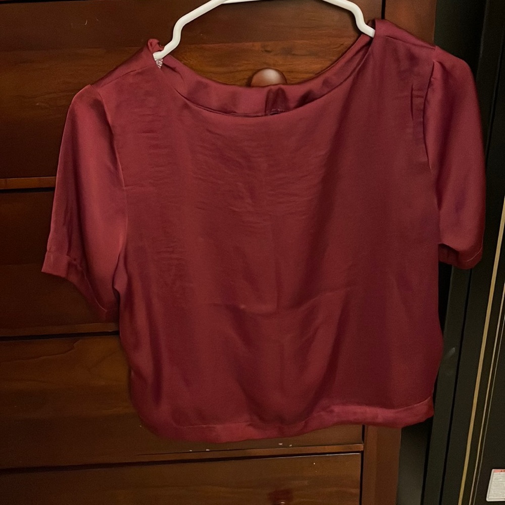 Crop Top Maroon color Size Small Forever21